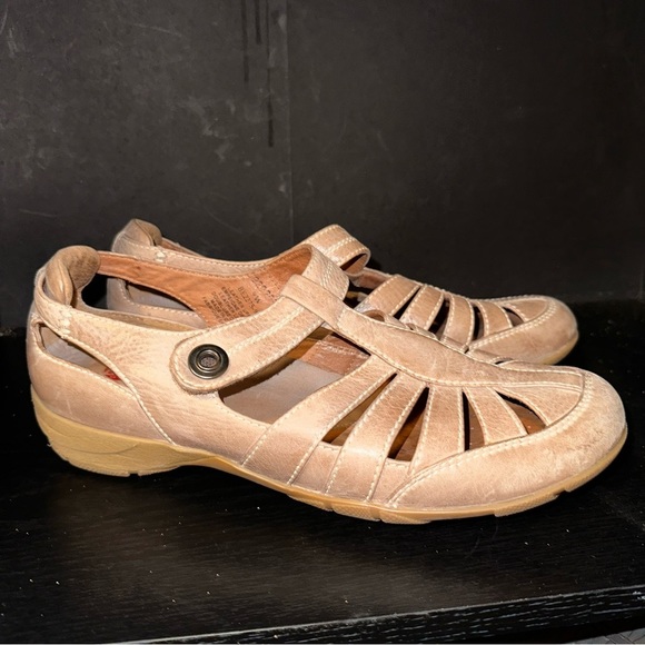 Blondo Shoes - BLONDE Leather close-toed fisherman style shoe 9W